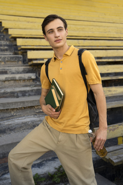 Book 2 - BÀI 11: ÔNG ẤY LÀ NGƯỜI NHƯ THẾ NÀO? 3 medium-shot-man-holding-books